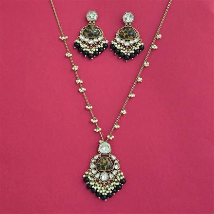 Indo Western Moti Pendant Set With Mehndi Plating