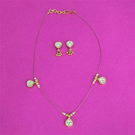 Antique Moti Pendant Set With Gold Plating