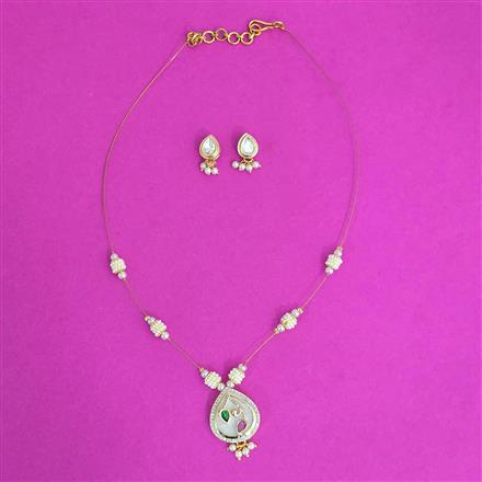 Antique Delicate Pendant Set With Gold Plating