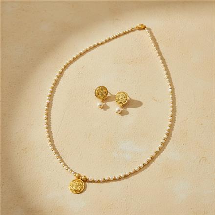 Antique Moti Pendant Set With Gold Plating