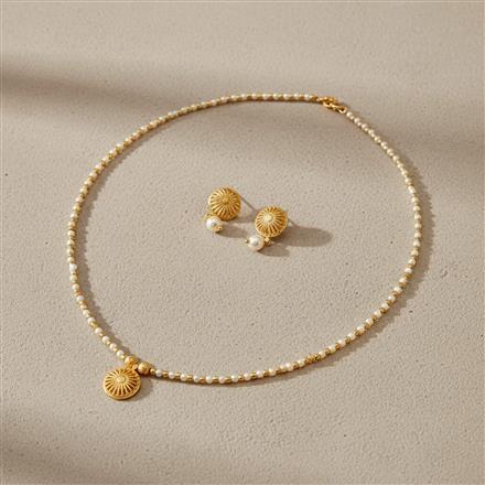 Antique Moti Pendant Set With Gold Plating