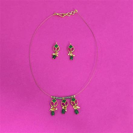 Antique Delicate Pendant Set With Gold Plating