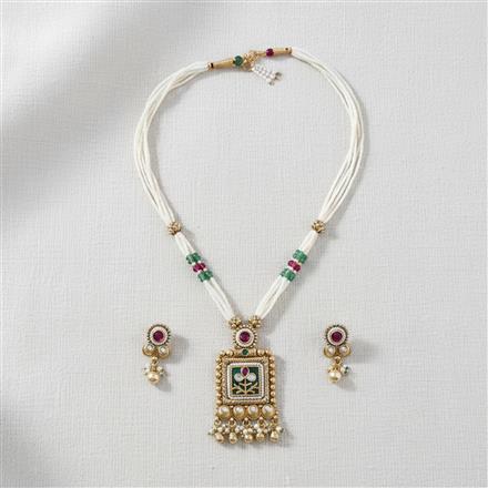 Antique Moti Pendant Set With Matte Gold Plating
