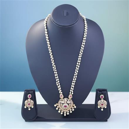 Antique Moti Pendant Set With Matte Gold Plating