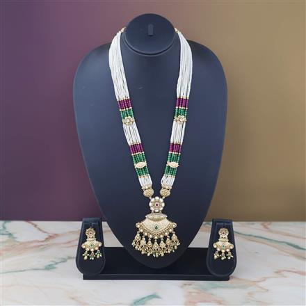 Antique Moti Pendant Set With Gold Plating
