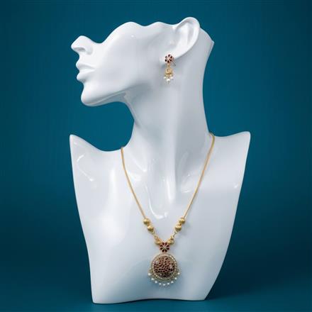 Antique Moti Pendant Set With Matte Gold Plating