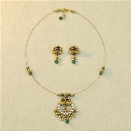 Antique Moti Pendant Set With Matte Gold Plating