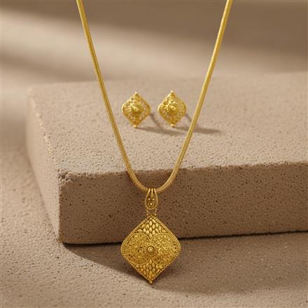 Antique Plain Gold Pendant Set With Gold Plating