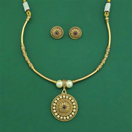 Antique Moti Pendant Set With Matte Gold Plating