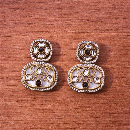 Kundan Mother Of Pearl Earring With Victorian Plating