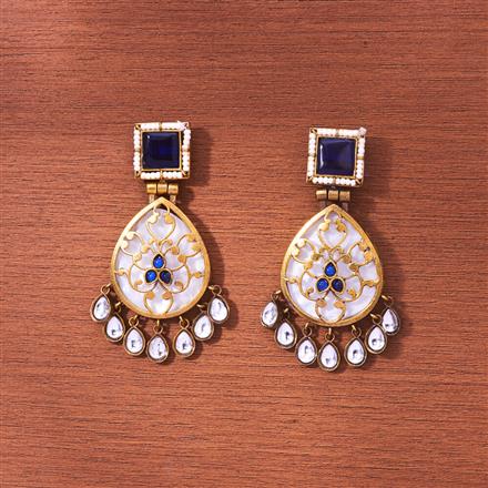 Kundan Mother Of Pearl Earring With Victorian Plating