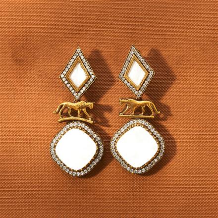 Kundan Mother Of Pearl Earring With Victorian Plating