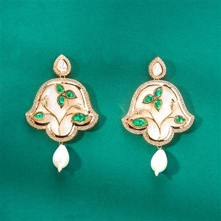 Kundan Mother Of Pearl Earring With Gold Plating
