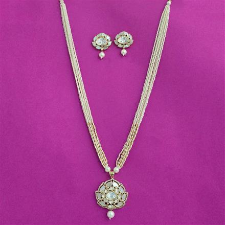Kundan Moti Pendant Set With Gold Plating