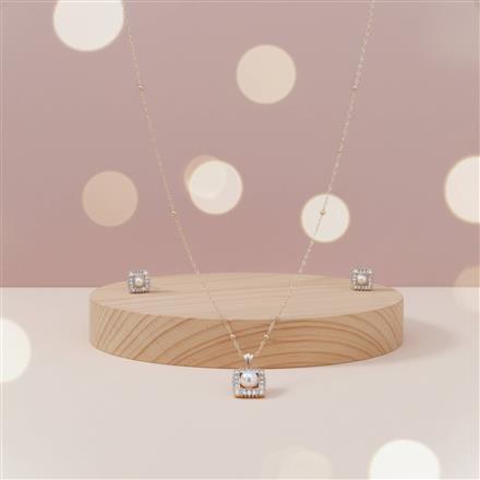 Kundan Classic Pendant Set With Carat Gold Plating