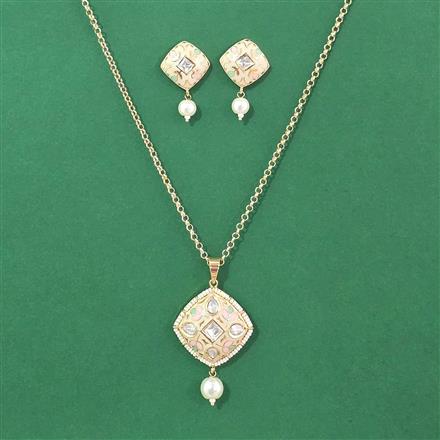 Kundan Classic Pendant Set With Carat Gold Plating