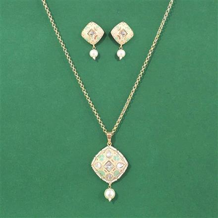 Kundan Classic Pendant Set With Carat Gold Plating