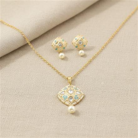 Kundan Classic Pendant Set With Carat Gold Plating