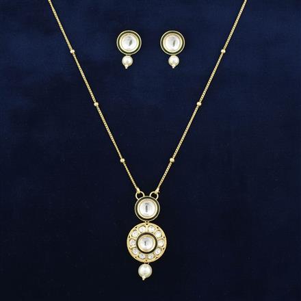 Kundan Classic Pendant Set With Carat Gold Plating