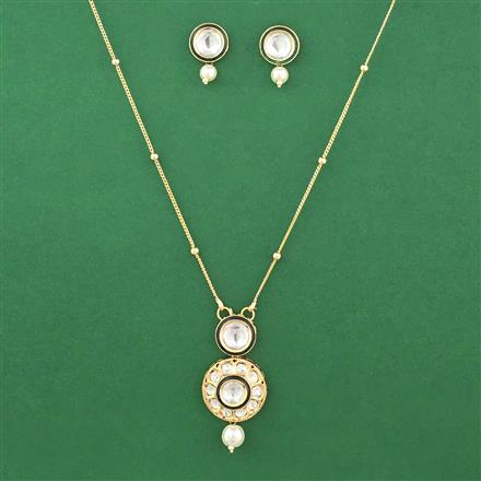 Kundan Classic Pendant Set With Carat Gold Plating