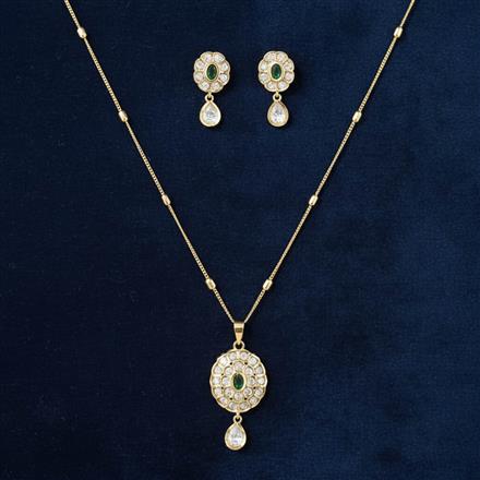 Kundan Classic Pendant Set With Carat Gold Plating