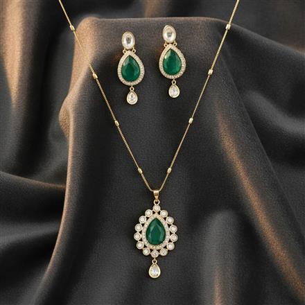 Kundan Classic Pendant Set With Carat Gold Plating