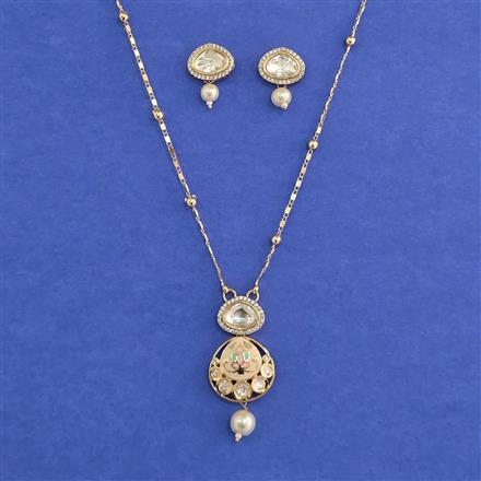 Kundan Classic Pendant Set With Carat Gold Plating