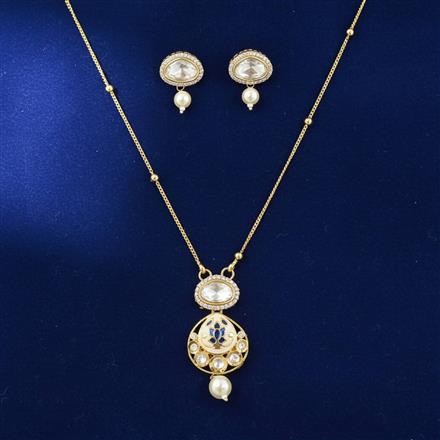 Kundan Classic Pendant Set With Carat Gold Plating