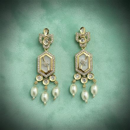 Kundan Mother Of Pearl Earring With Carat Gold Plating
