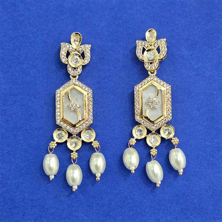 Kundan Mother Of Pearl Earring With Carat Gold Plating