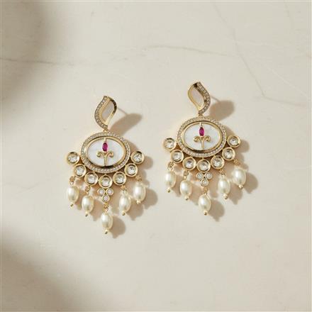 Kundan Mother Of Pearl Earring With Carat Gold Plating