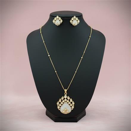 Kundan Mother Of Pearl Pendant Set With Carat Gold Plating
