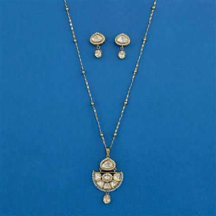 Kundan Moti Pendant Set With Mehndi Plating