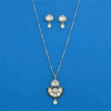 Kundan Moti Pendant Set With Mehndi Plating