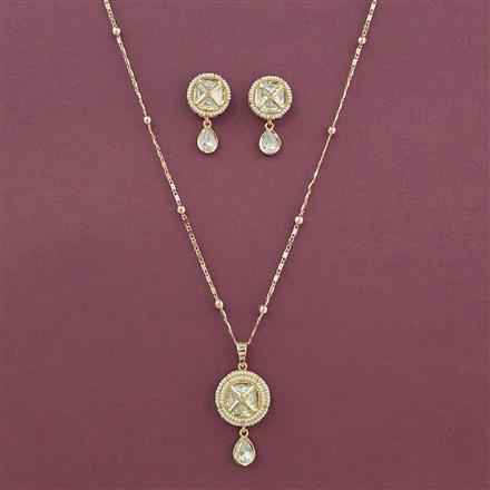 Kundan Moti Pendant Set With Carat Plating
