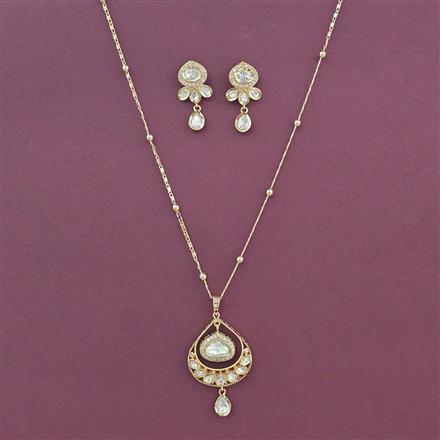 Kundan Moti Pendant Set With Carat Plating