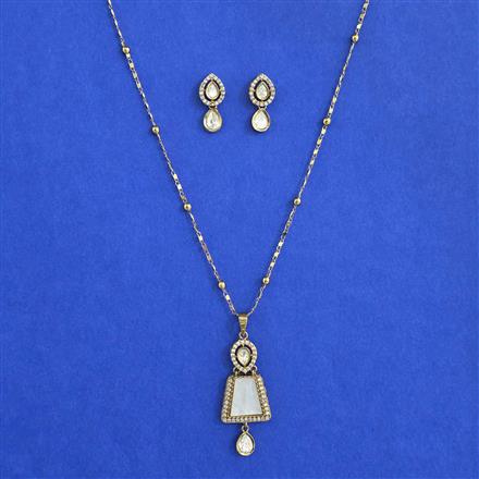 Kundan Classic Pendant Set with Mehndi Plating