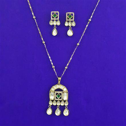 Kundan Classic Pendant Set with Mehndi Plating