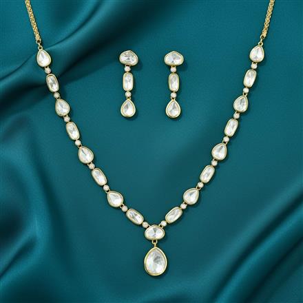 Kundan Delicate Necklace Set With Gold Plating