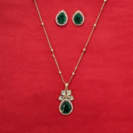 Kundan Delicate Pendant Set With Gold Plating