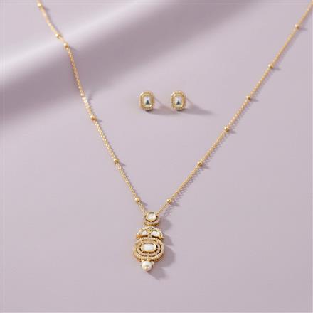 Kundan Classic Pendant Set With Gold Plating