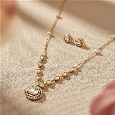 Kundan Classic Pendant Set With Gold Plating