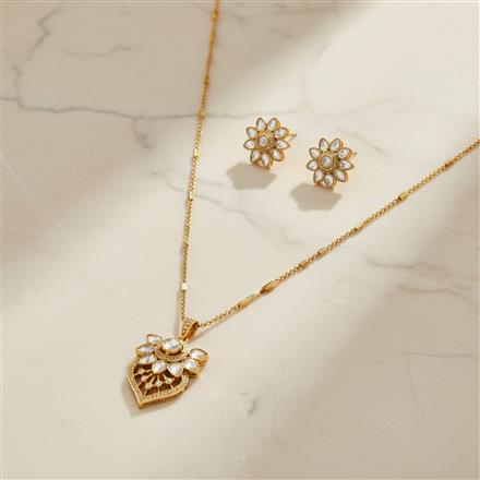 Kundan Classic Pendant Set With Mehndi Plating
