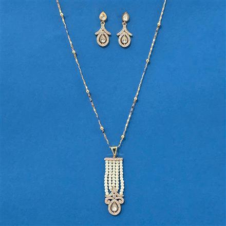Kundan Moti Pendant Set With Gold Plating