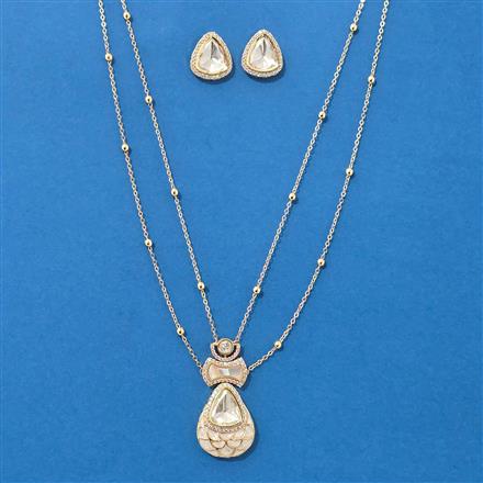 Kundan Classic Pendant Set With Carat Gold Plating