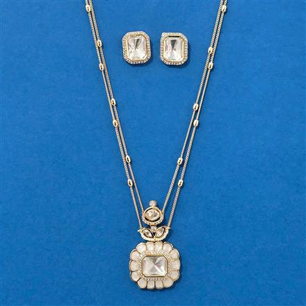 Kundan Classic Pendant Set With Carat Gold Plating