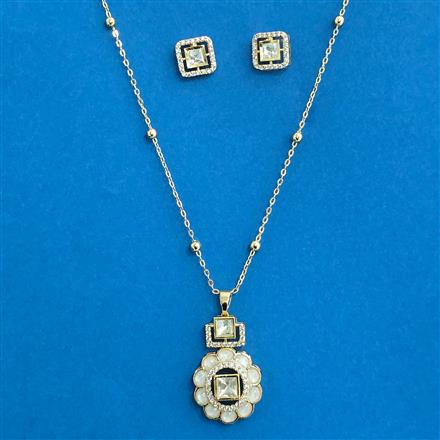 Kundan Classic Pendant Set With Gold Plating