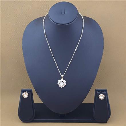 Kundan Classic Pendant Set With Carat Gold Plating