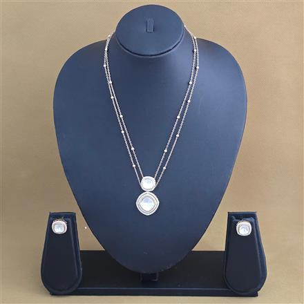 Kundan Classic Pendant Set With Carat Gold Plating