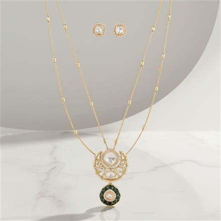 Kundan Classic Pendant Set With Carat Gold Plating